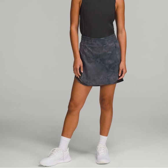 Lululemon Hotty Hot High-Rise Skirt *Long
Diamond Dye Pitch Grey Graphite Grey - Picture 2 of 7